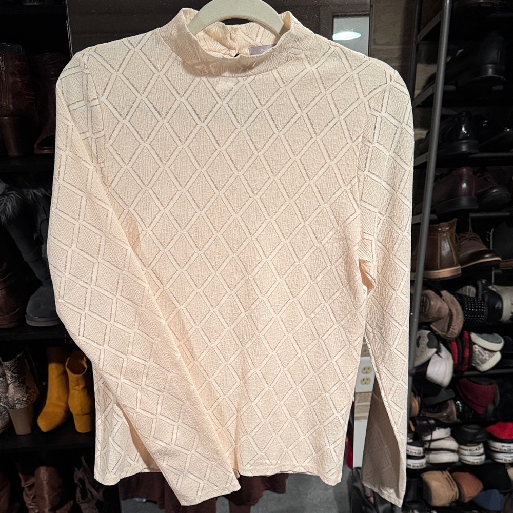 Elegant Cream Diamond Pattern Long Sleeve Top